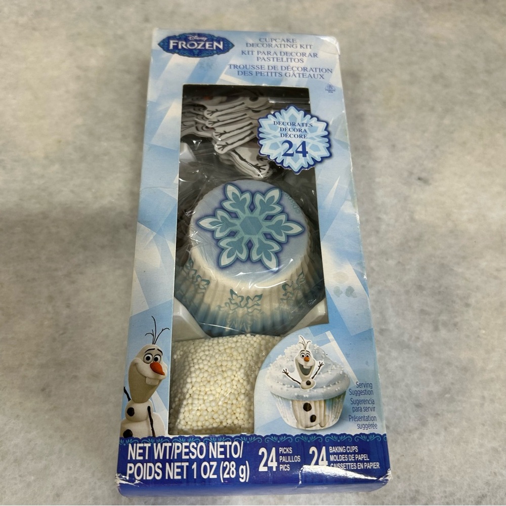 Wilton Disney Frozen CupCake Toppers & baking cups